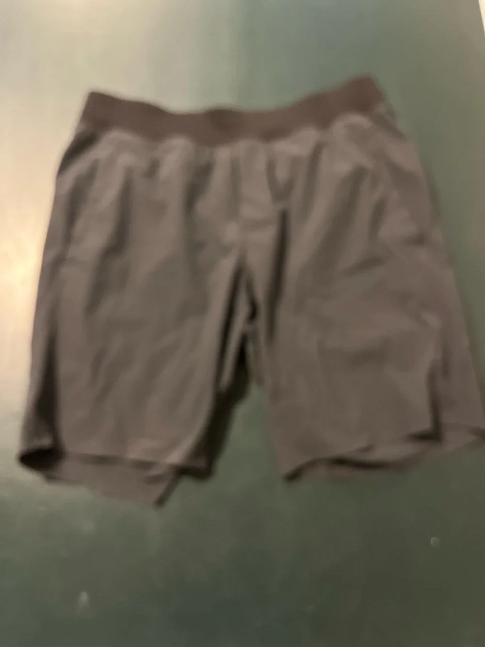 Lululemon Linerless Shorts 9” Dark Gray Mens Large Athletic Shorts Euc